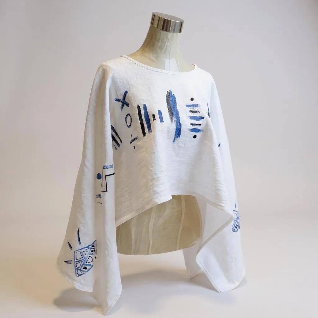 Blusa poncho de lino blanco con diseño étnico pintado a mano – Talla única, estilo mariposa, elegante y ligera