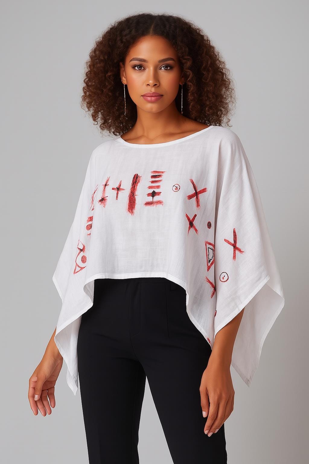 Poncho de lino blanco con símbolos étnicos en rojo – Blusa mariposa artesanal pintada a mano – Talla única – Moda boho chi...