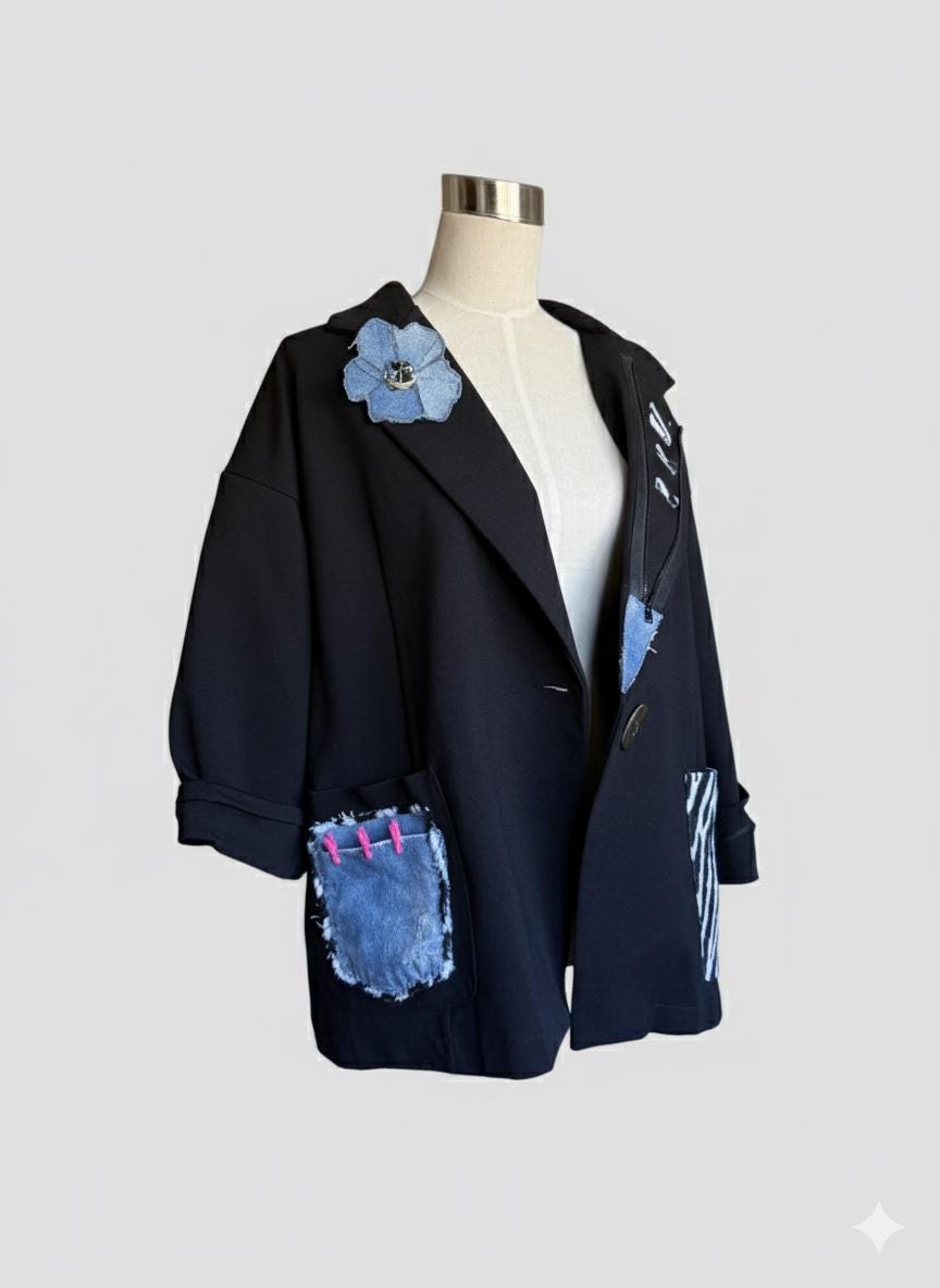 Chaqueta negra oversize customizada a mano | Blazer artístico con parches únicos | Moda sostenible mujer | Mi Negra Bella