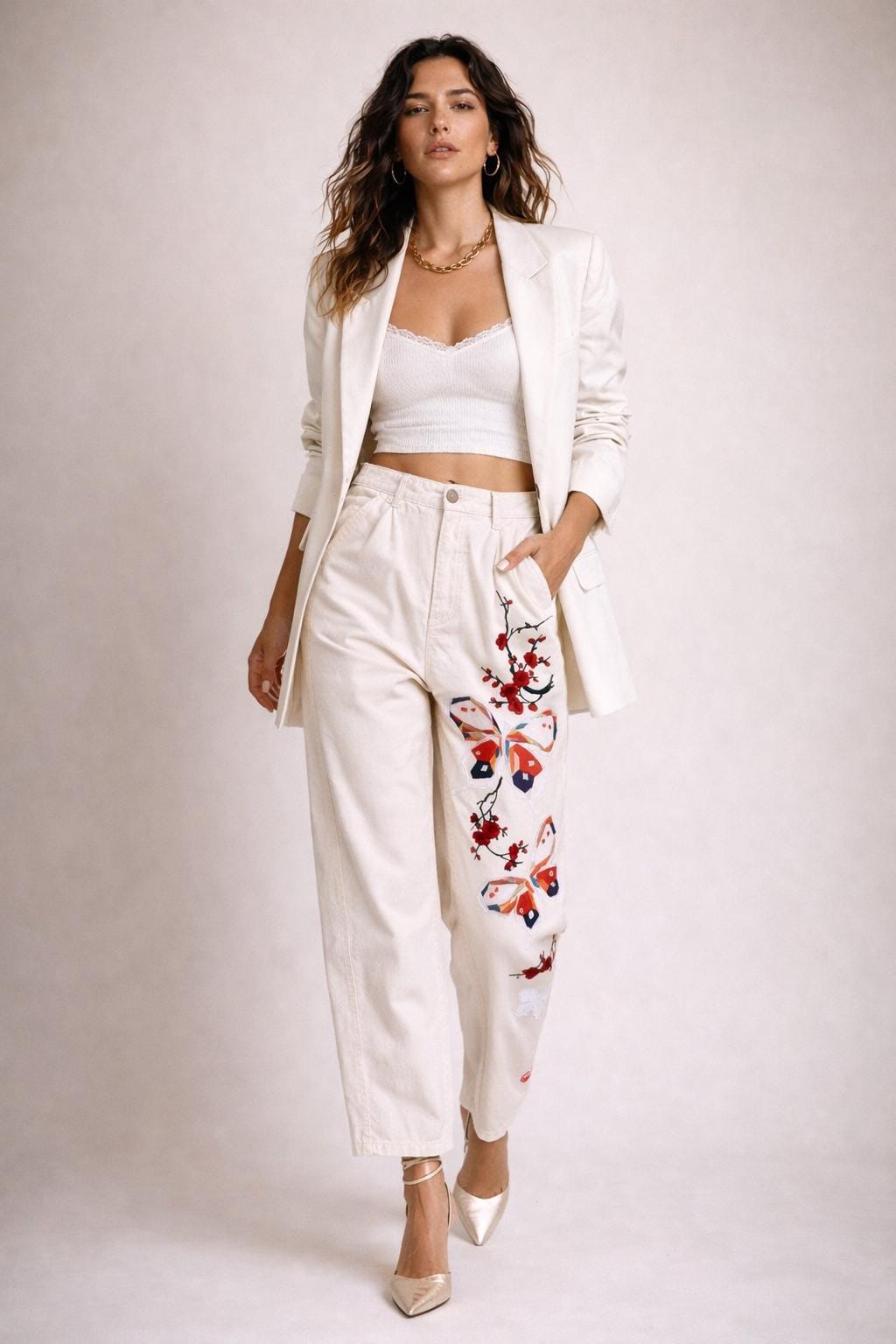 Pantalón beige bordado mariposas y flores Talla 44 | Pantalón artístico mujer | Diseño exclusivo | Moda sostenible | Mi Ne...