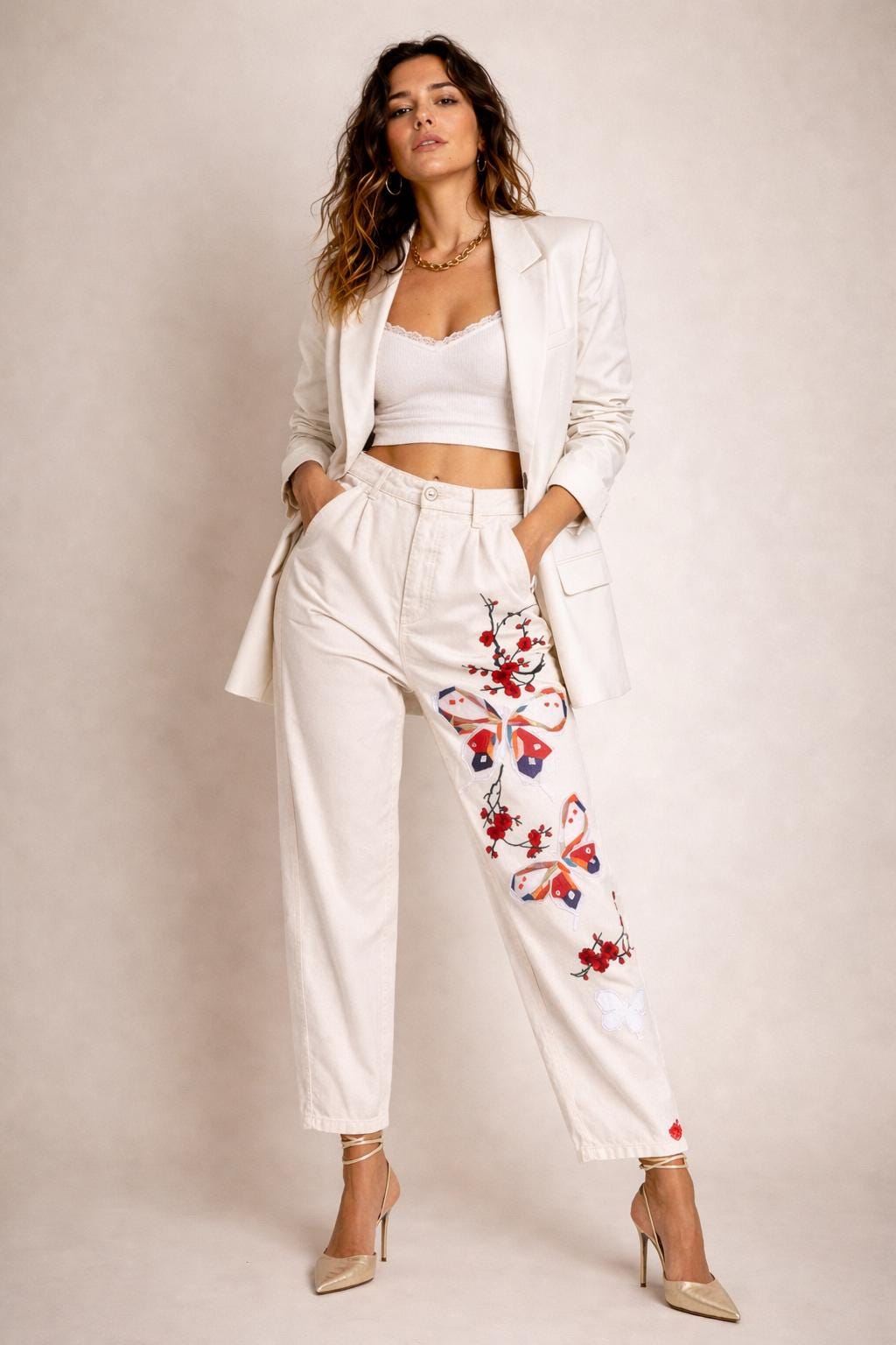 Pantalón beige bordado mariposas y flores Talla 44 | Pantalón artístico mujer | Diseño exclusivo | Moda sostenible | Mi Ne...