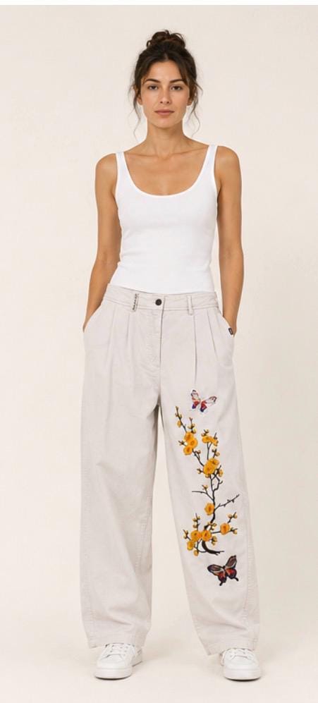 Pantalón ancho beige bordado con flores y mariposas | Pantalón artesanal mujer | Diseño exclusivo Mi Negra Bella