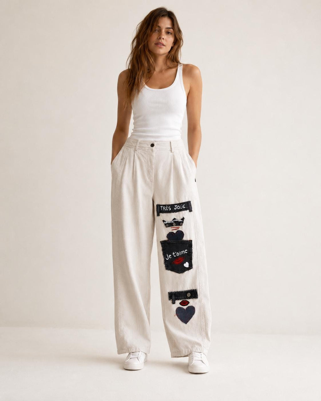 Pantalón blanco mujer talla 44 customizado a mano, pantalón ancho con parches Je t’aime, pieza única, moda artística Mi Ne...
