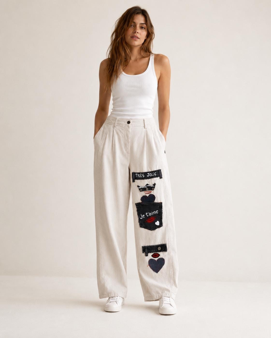 Pantalón blanco mujer talla 44 customizado a mano, pantalón ancho con parches Je t’aime, pieza única, moda artística Mi Ne...