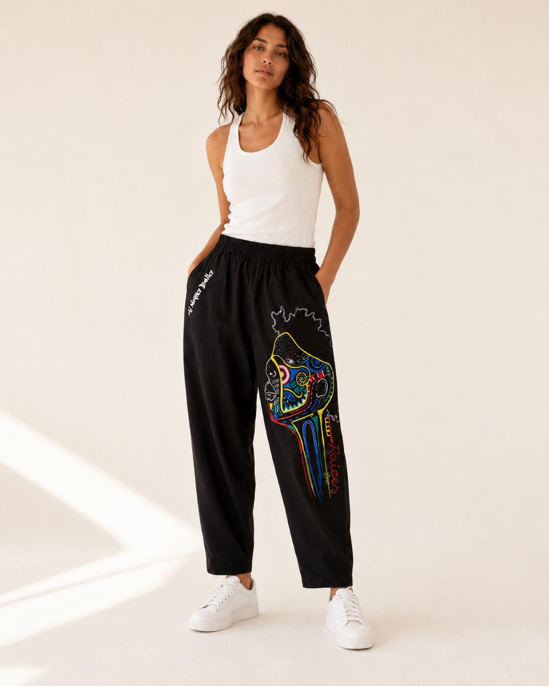 Pantalón negro unisex customizado con máscara africana, arte urbano Mi Negra Bella