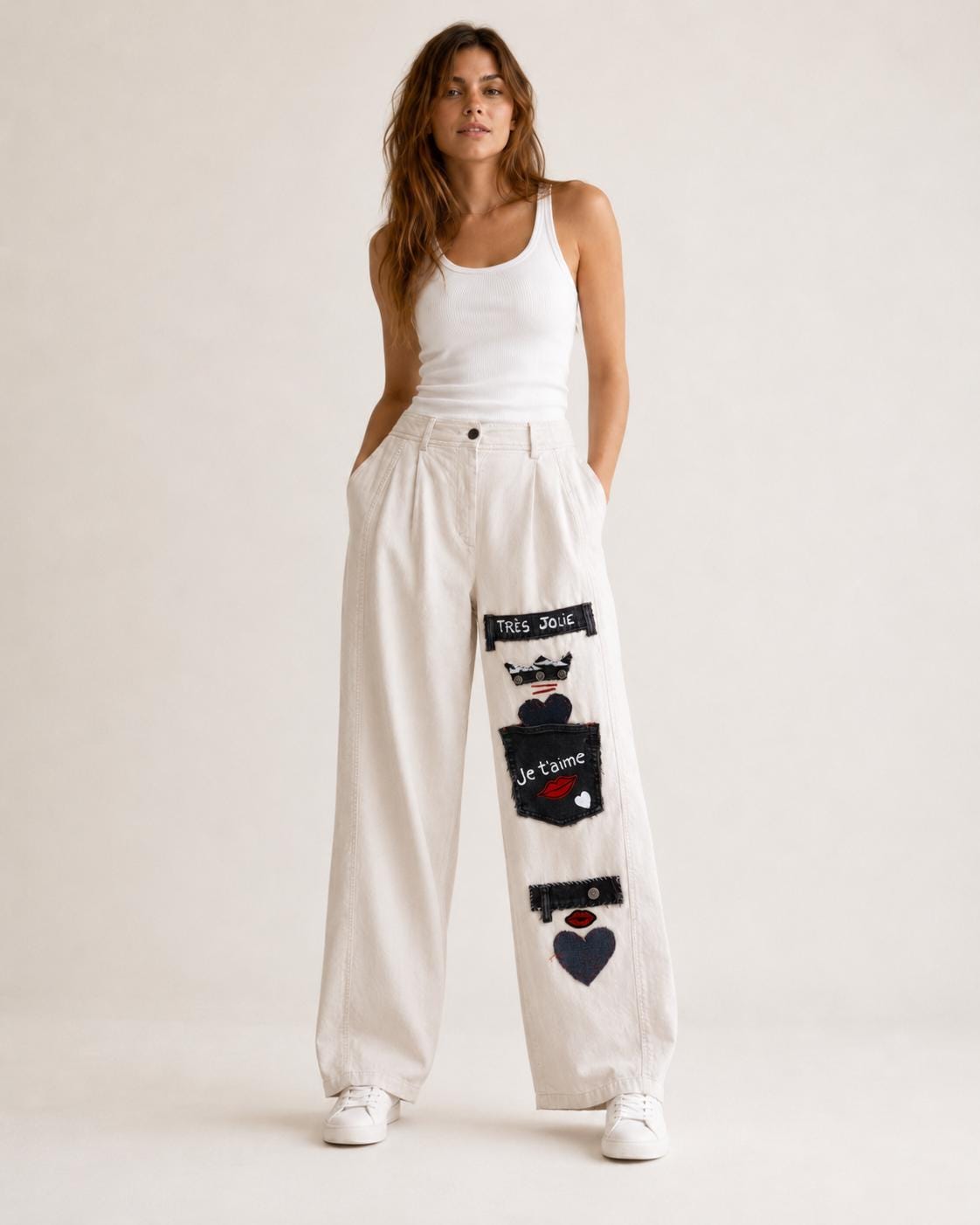 Pantalón blanco mujer talla 44 customizado a mano, pantalón ancho con parches Je t’aime, pieza única, moda artística Mi Ne...