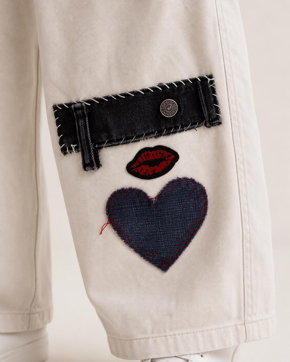Pantalón blanco mujer talla 44 customizado a mano, pantalón ancho con parches Je t’aime, pieza única, moda artística Mi Ne...