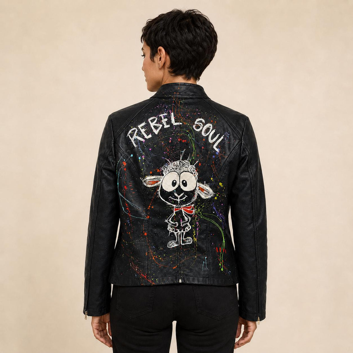 Cazadora negra de mujer pintada a mano Rebel Soul | Talla S | Chaqueta de polipiel artística | Pieza única
