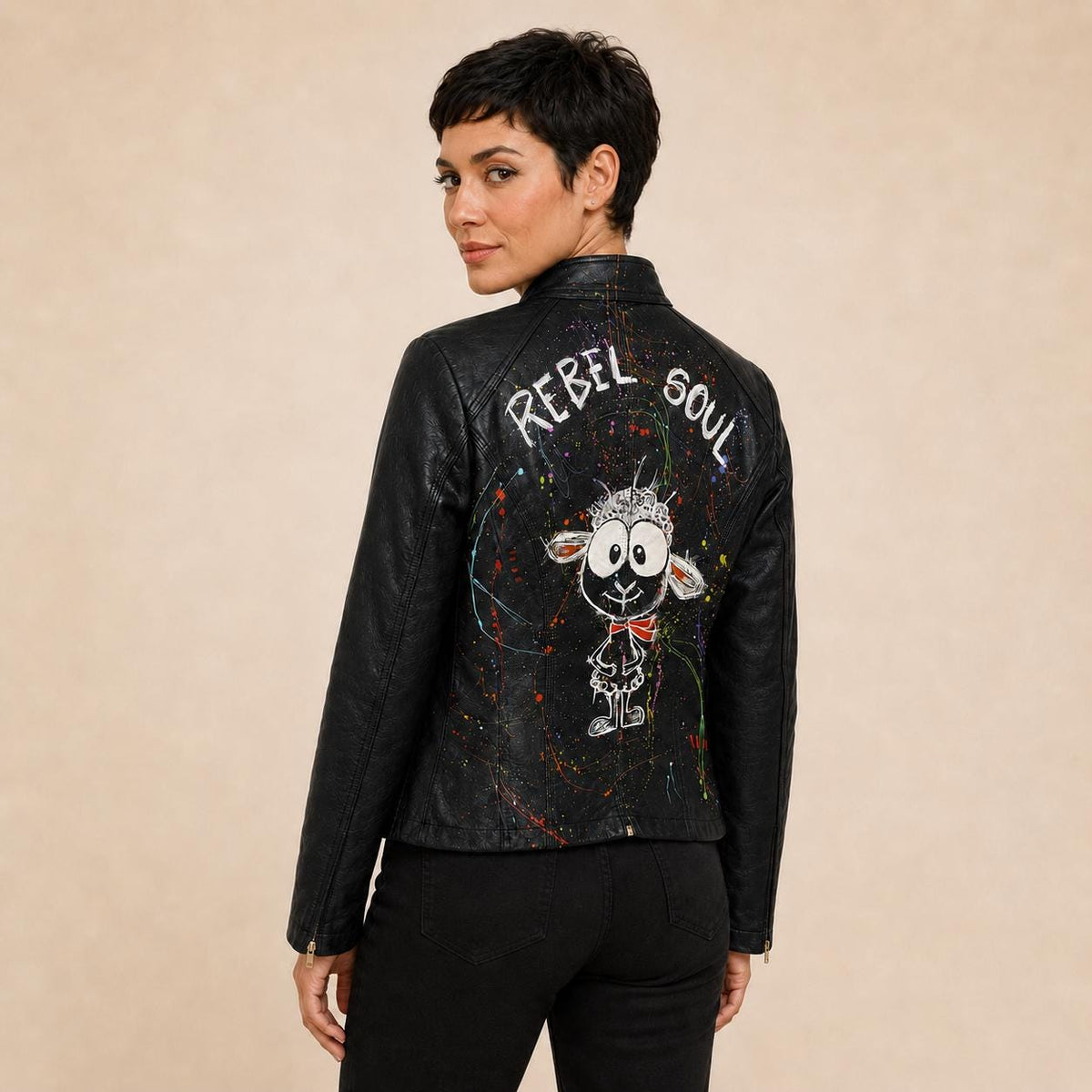 Cazadora negra de mujer pintada a mano Rebel Soul | Talla S | Chaqueta de polipiel artística | Pieza única