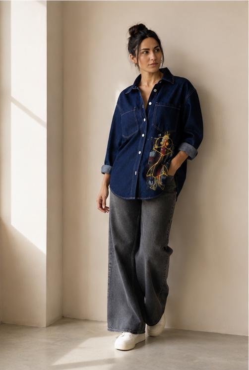 Camisa vaquera índigo oversize con pájaro pintado a mano, mujer talla XL