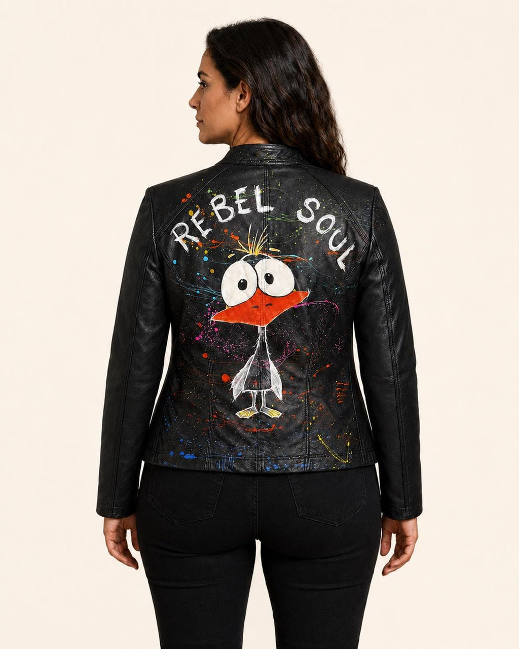 Cazadora de mujer negra de polipiel pintada a mano, pieza única Rebel Soul con pájaro, talla L