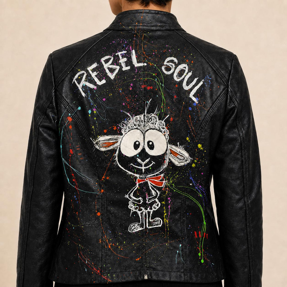 Cazadora negra de mujer pintada a mano Rebel Soul | Talla S | Chaqueta de polipiel artística | Pieza única