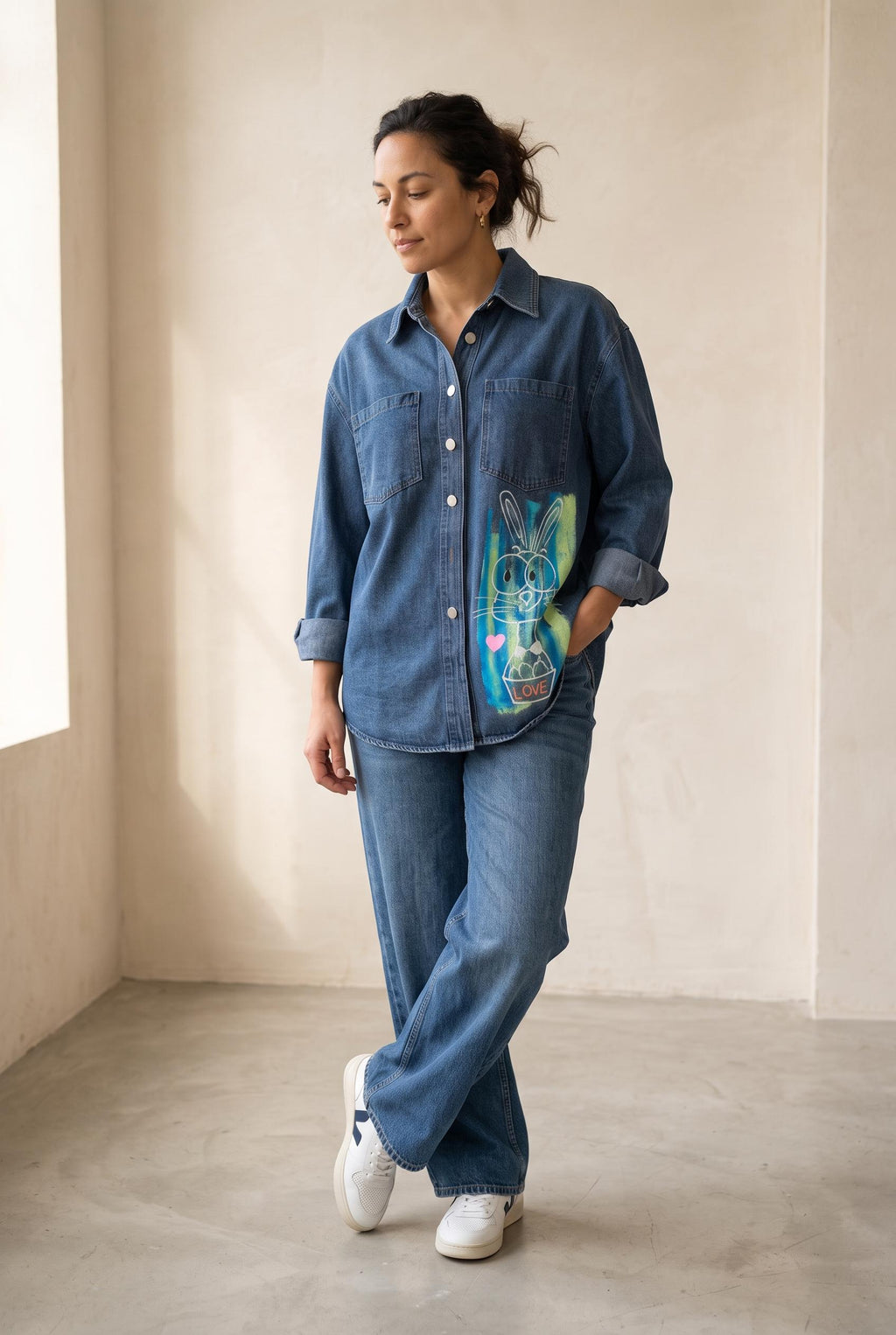Camisa vaquera oversize con conejo LOVE pintado a mano, mujer talla L/XL