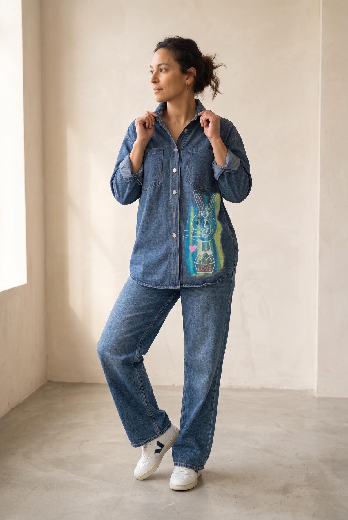 Camisa vaquera oversize con conejo LOVE pintado a mano, mujer talla L/XL