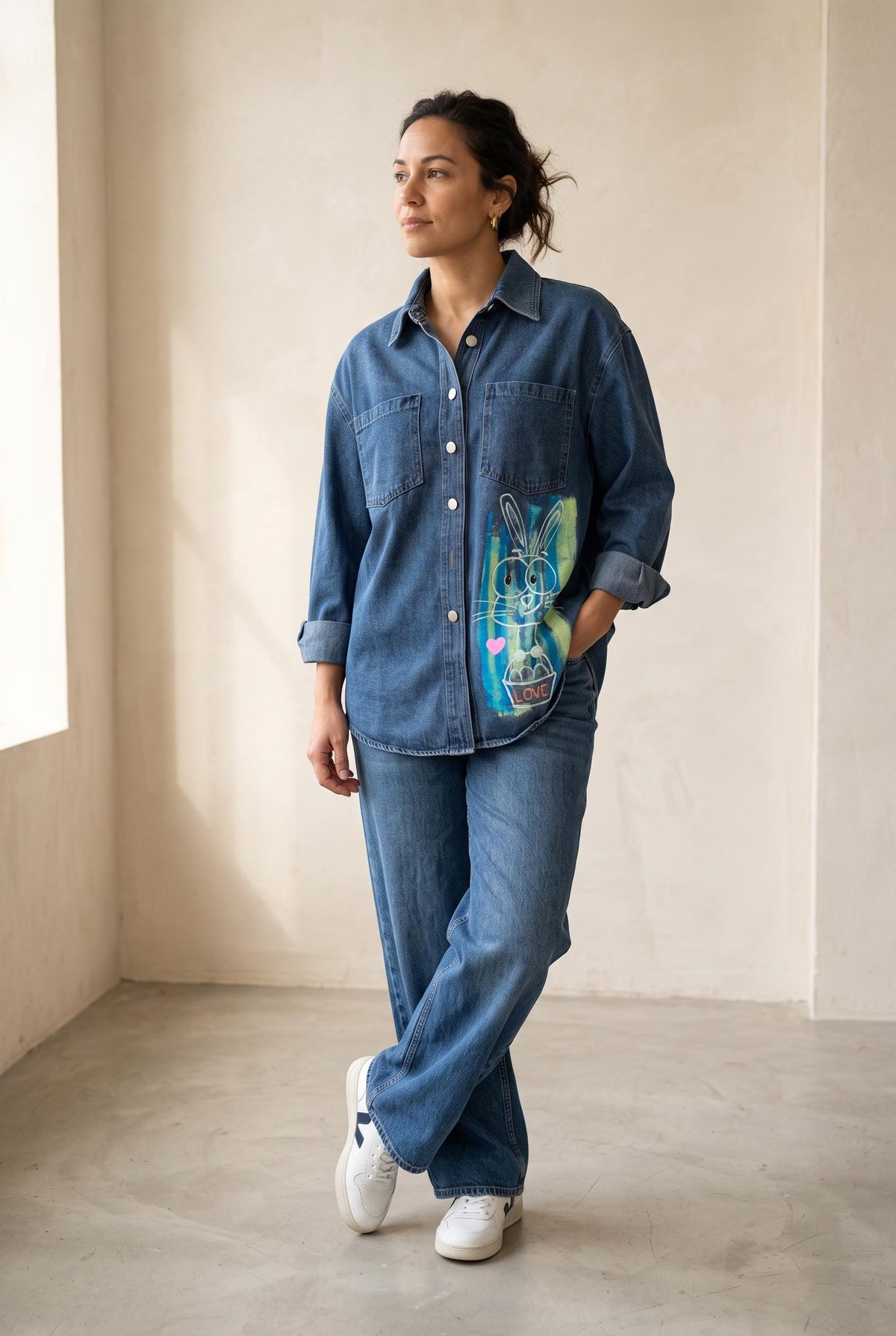Camisa vaquera oversize con conejo LOVE pintado a mano, mujer talla L/XL