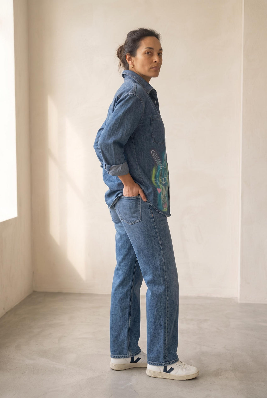 Camisa vaquera oversize con conejo LOVE pintado a mano, mujer talla L/XL