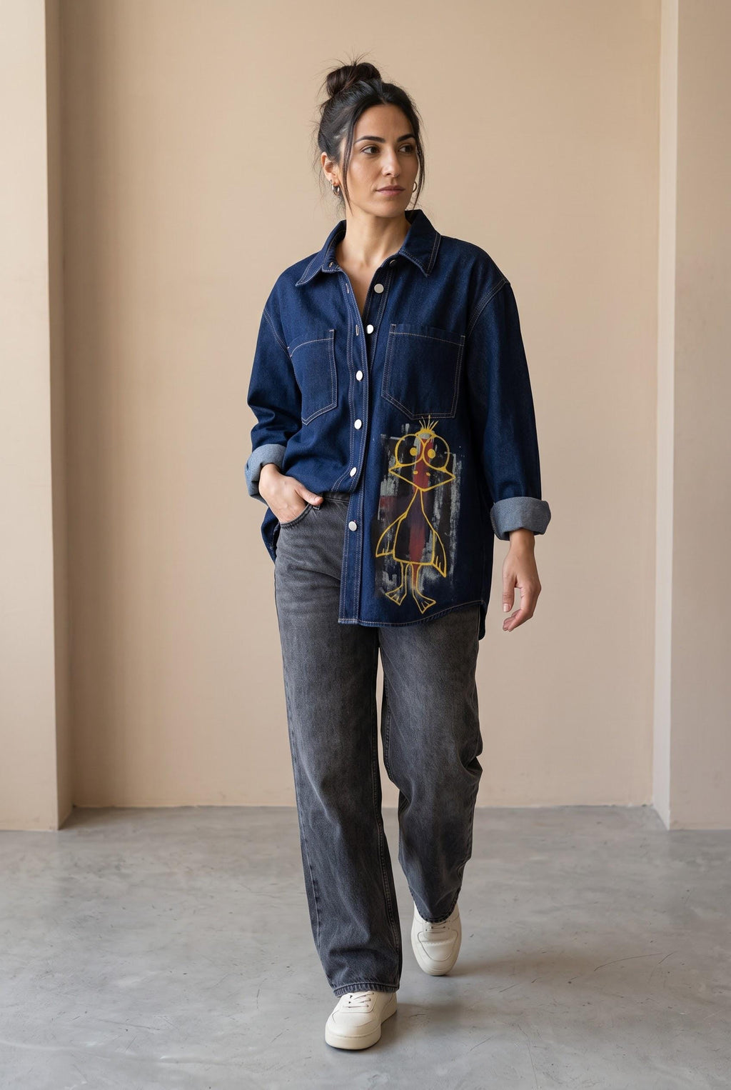 Camisa vaquera índigo oversize con pájaro pintado a mano, mujer talla XL