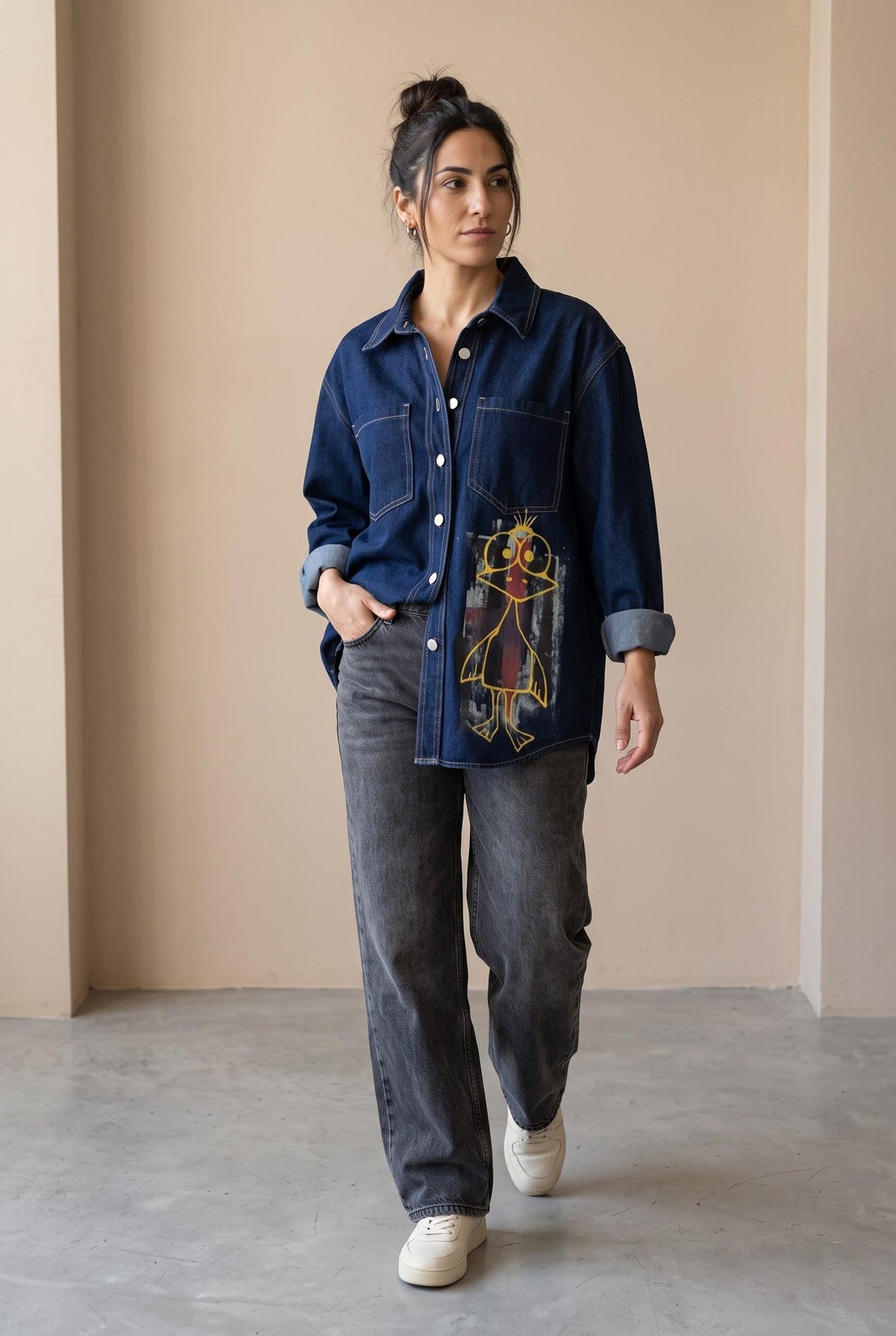 Camisa vaquera índigo oversize con pájaro pintado a mano, mujer talla XL