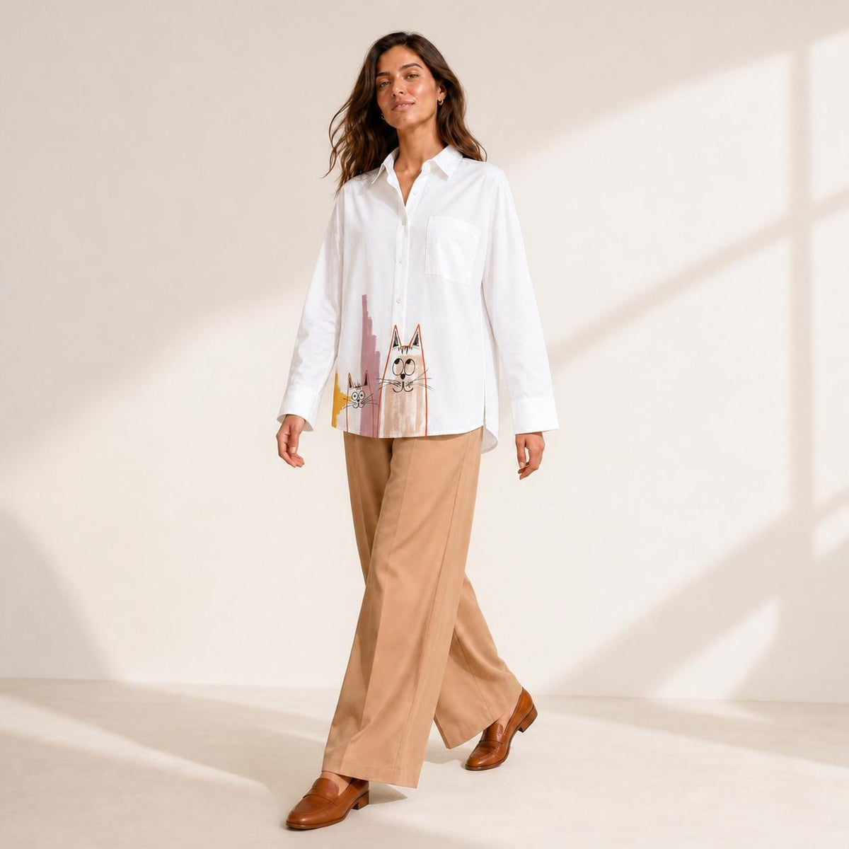 Camisa blanca oversize con gatos pintados a mano talla SM
