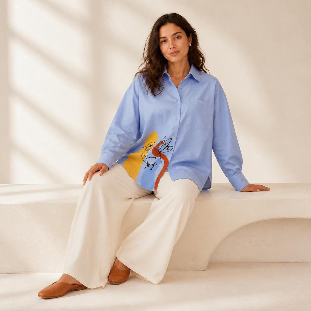 Camisa azul oversize de mujer con pájaro pintado a mano, talla S/M