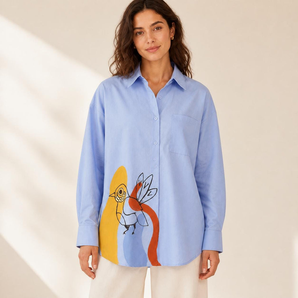 Camisa azul oversize de mujer con pájaro pintado a mano, talla S/M