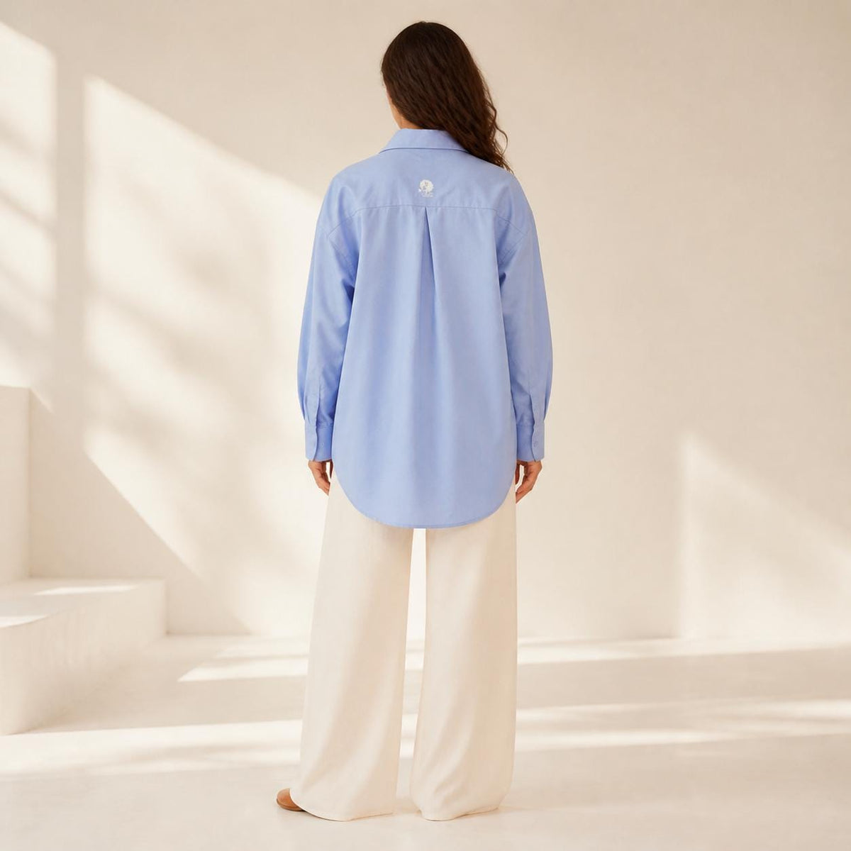 Camisa azul oversize de mujer con pájaro pintado a mano, talla S/M